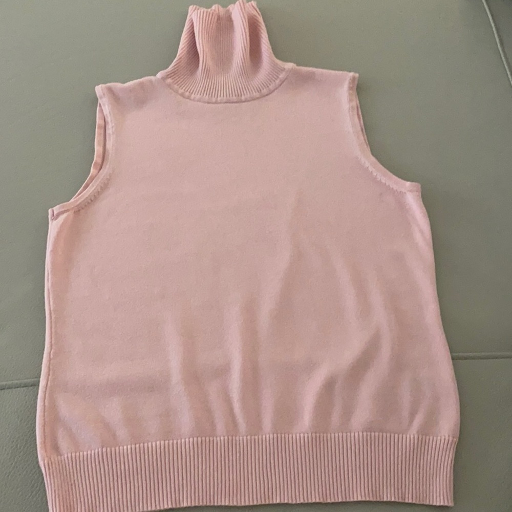 Cable & Gauge Sleevless Turtle Neck Top